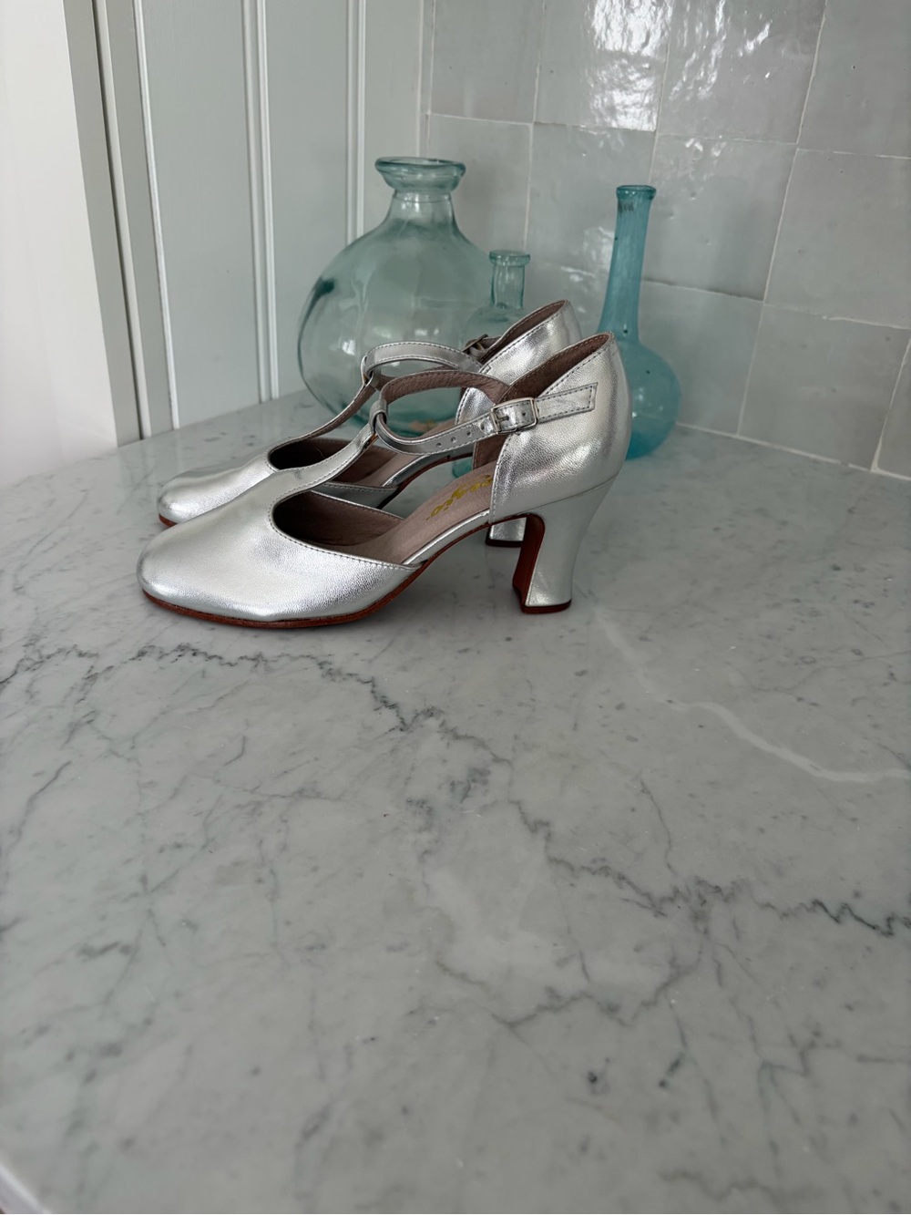 Capezio Silver Chorus NWT Leather Upper Leather Sole Size 7 - Picture 5 of 6